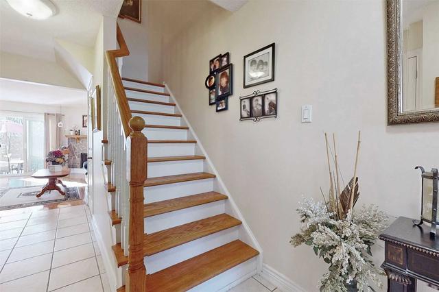 41 Kindale Way, Townhouse with 3 bedrooms, 2 bathrooms and 2 parking in Markham ON | Image 12