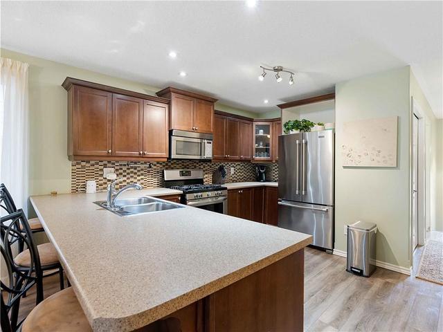563 Grey Street, House semidetached with 3 bedrooms, 2 bathrooms and 1 parking in Brantford ON | Image 5