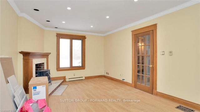 973 Gainsborough Rd, House detached with 2 bedrooms, 2 bathrooms and 6 parking in London ON | Image 2