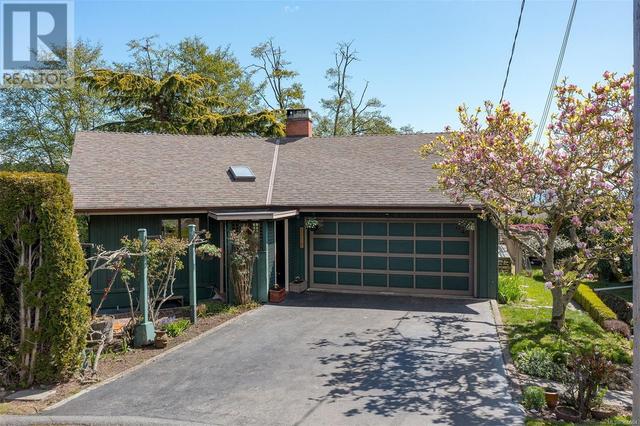3779 Mystic Lane, House detached with 2 bedrooms, 2 bathrooms and 2 parking in Saanich BC | Image 2