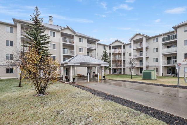 1420 - 6224 17 Avenue Se, Condo with 2 bedrooms, 2 bathrooms and 2 parking in Calgary AB | Image 2