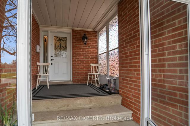 42 Shendale Dr, House detached with 3 bedrooms, 3 bathrooms and 3 parking in Toronto ON | Image 33