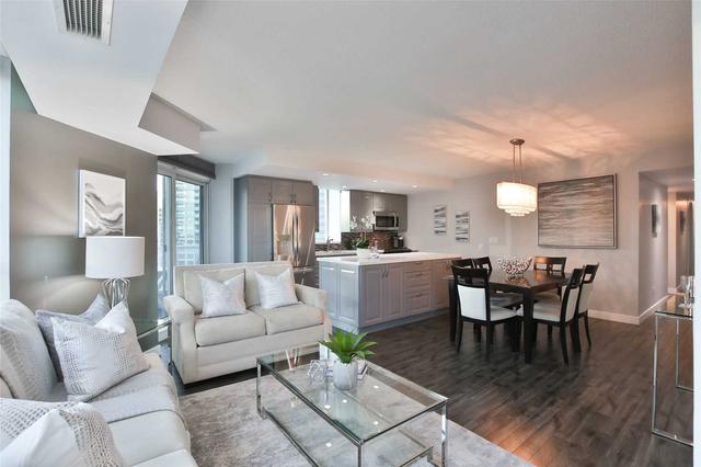 1112 - 8 York St, Condo with 2 bedrooms, 2 bathrooms and 1 parking in Toronto ON | Image 32