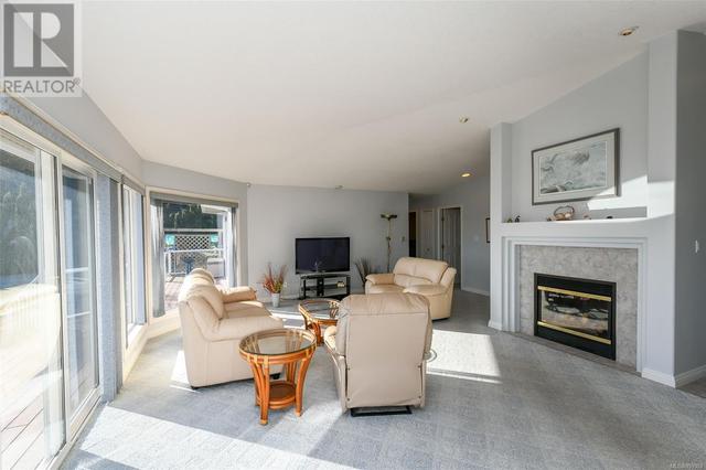 501 Arbutus Bay Rd, House detached with 3 bedrooms, 3 bathrooms and 10 parking in Comox Valley A BC | Image 7