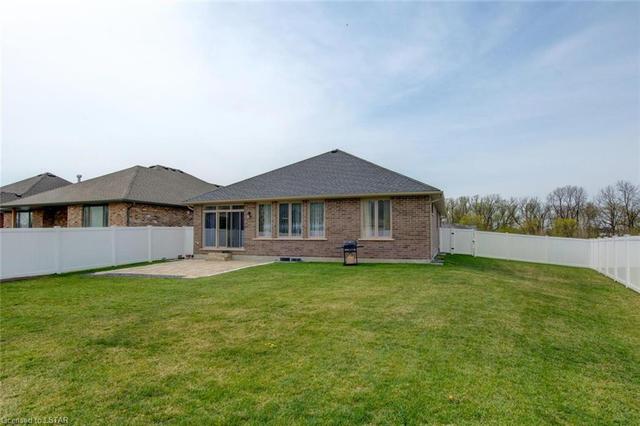 575 Bennett Crescent, House detached with 5 bedrooms, 3 bathrooms and 6 parking in Strathroy Caradoc ON | Image 42
