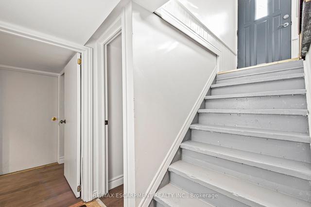 92 Sandown Ave, House detached with 3 bedrooms, 2 bathrooms and 3 parking in Toronto ON | Image 8
