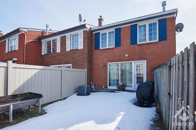 327 Monterey Drive, Townhouse with 3 bedrooms, 2 bathrooms and 1 parking in Ottawa ON | Image 8