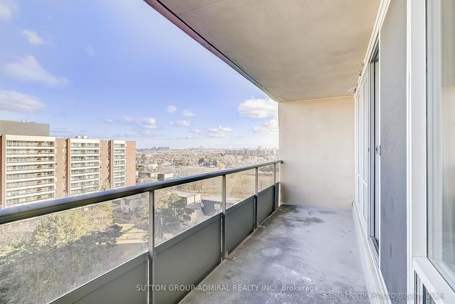 1104 - 31 Four Winds Dr, Condo with 3 bedrooms, 2 bathrooms and 1 parking in Toronto ON | Image 3