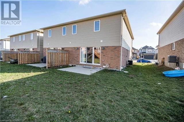 85 Grand Flats Tr, House attached with 3 bedrooms, 3 bathrooms and 2 parking in Kitchener ON | Image 8
