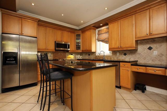 956 Coyston Dr, House detached with 4 bedrooms, 5 bathrooms and 4 parking in Oshawa ON | Image 8