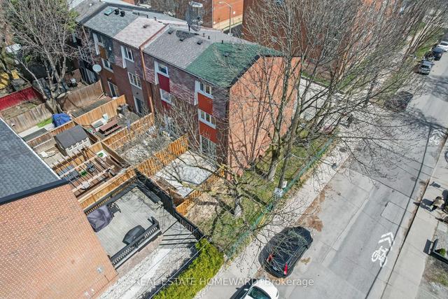 70 Stanley Terr, House attached with 3 bedrooms, 2 bathrooms and 2 parking in Toronto ON | Image 23