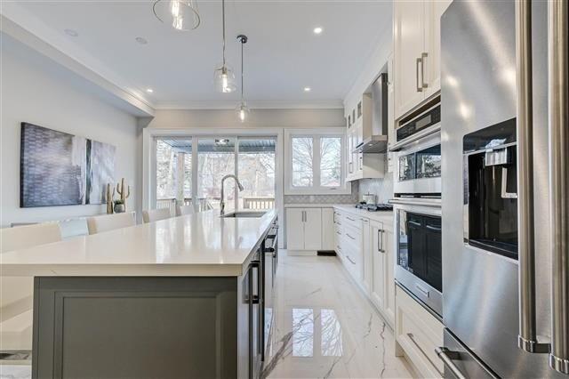 109b Robinson Ave, House detached with 4 bedrooms, 4 bathrooms and 2 parking in Toronto ON | Image 3