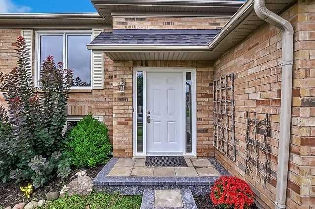 32 Draper Cres, House detached with 3 bedrooms, 3 bathrooms and 2 parking in Barrie ON | Image 3
