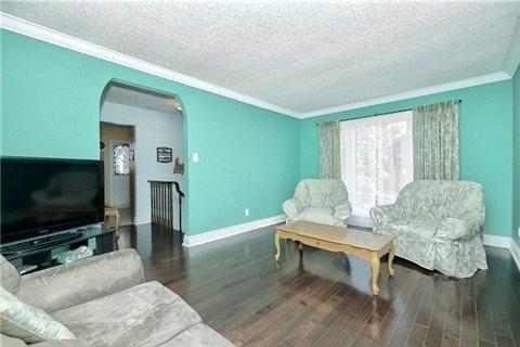 902 Mahina St, House detached with 3 bedrooms, 2 bathrooms and 4 parking in Oshawa ON | Image 4