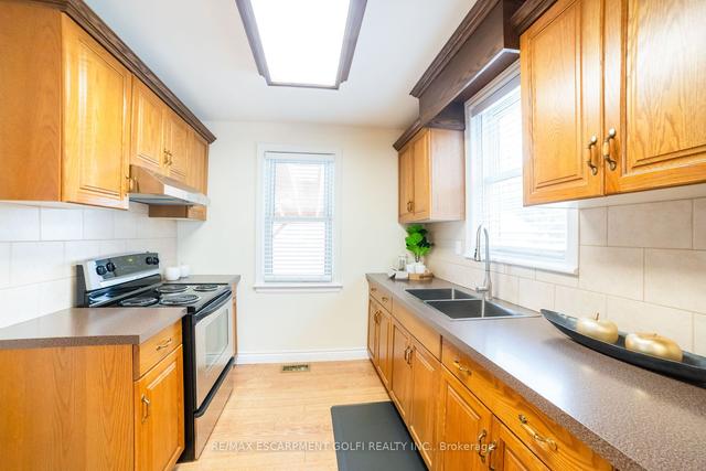 133 West 5th St, House detached with 3 bedrooms, 2 bathrooms and 3 parking in Hamilton ON | Image 5