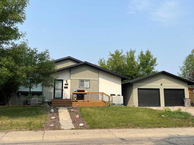 9628 85 Avenue, House detached with 3 bedrooms, 2 bathrooms and 2 parking in Grande Prairie AB | Image 2