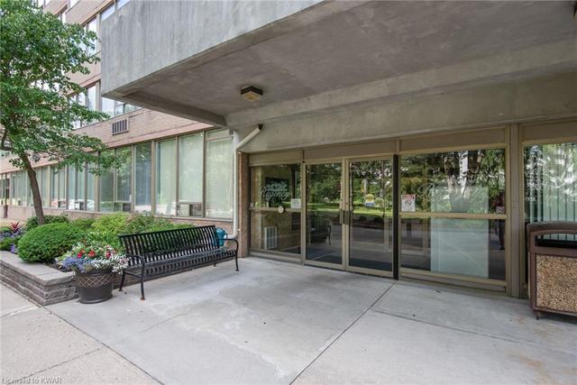 101 - 3227 King Street E, House attached with 2 bedrooms, 2 bathrooms and 1 parking in Kitchener ON | Image 4
