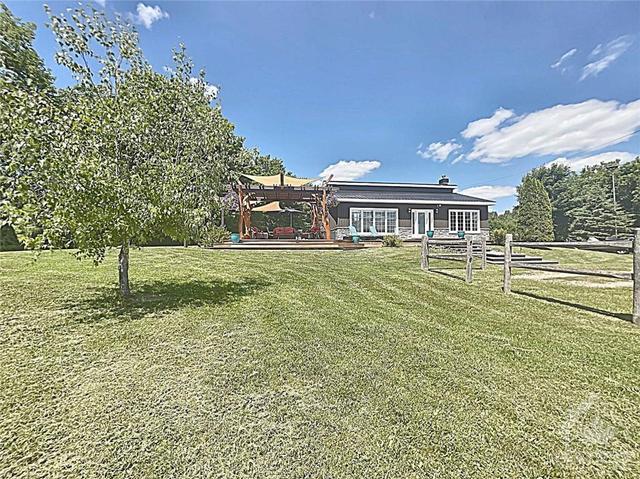 370 Rideau River Road, House detached with 2 bedrooms, 2 bathrooms and 4 parking in Montague ON | Image 24