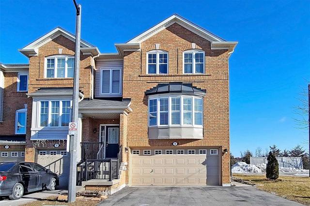 3 Chicory Lane, House attached with 3 bedrooms, 4 bathrooms and 4 parking in Toronto ON | Image 1