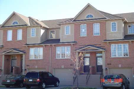 866 Scollard Crt, Townhouse with 3 bedrooms, 3 bathrooms and 1 parking in Mississauga ON | Image 1