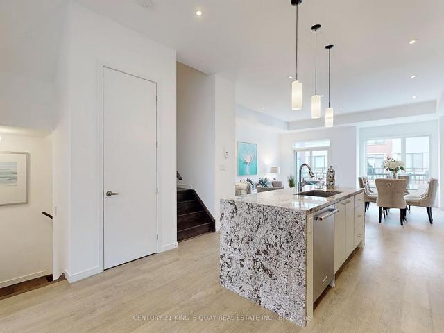 36 Ambler Lane, Townhouse with 3 bedrooms, 3 bathrooms and 4 parking in Richmond Hill ON | Image 3