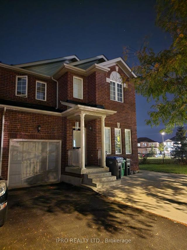 72 Commodore Dr, House semidetached with 2 bedrooms, 1 bathrooms and 1 parking in Brampton ON | Image 1
