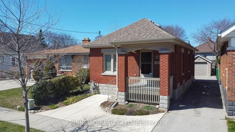 84 Homan St, House detached with 2 bedrooms, 1 bathrooms and 4 parking in London ON | Card Image