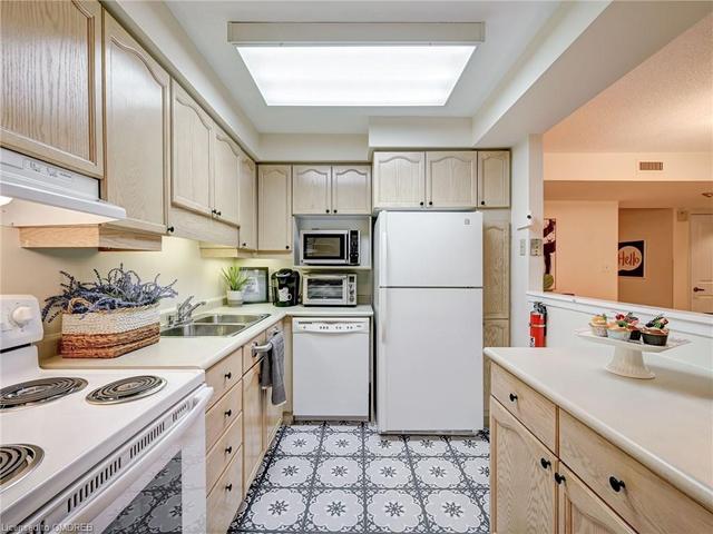 219 - 2199 Sixth Line, House attached with 2 bedrooms, 2 bathrooms and null parking in Oakville ON | Image 22