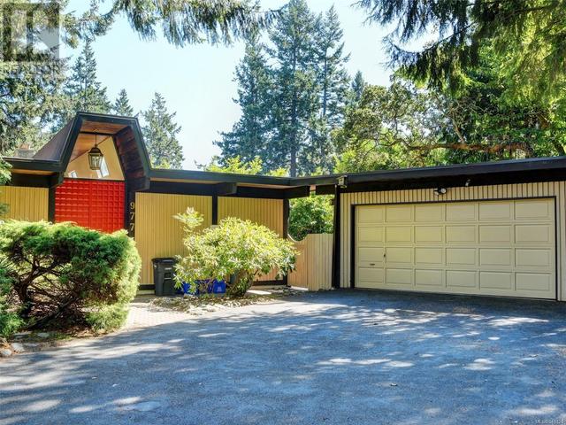 977 Kentwood Terr, Saanich, BC, V8Y1A5 | Card Image