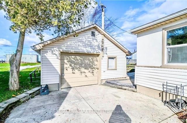 2721 North Shore Dr, House detached with 2 bedrooms, 1 bathrooms and 11 parking in Haldimand County ON | Image 22