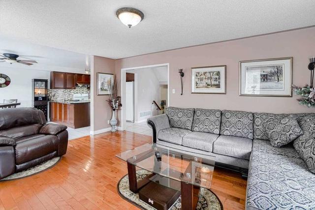 63 Penbridge Circ, House detached with 4 bedrooms, 3 bathrooms and 6 parking in Brampton ON | Image 4