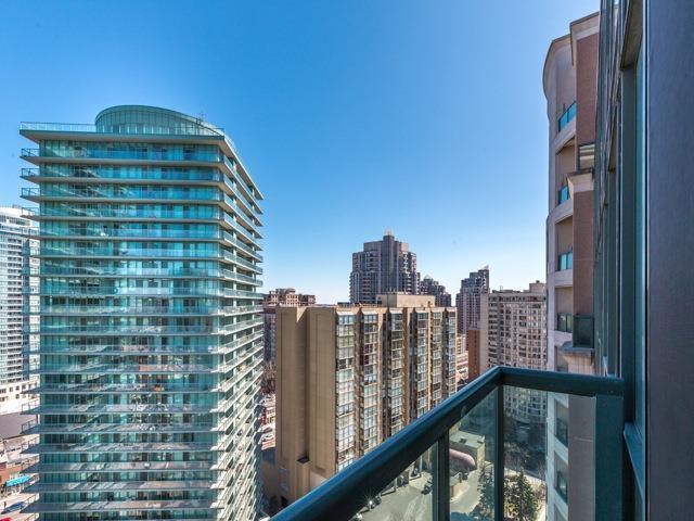 Lph17 - 23 Lorraine Dr, Condo with 2 bedrooms, 3 bathrooms and 1 parking in Toronto ON | Image 19