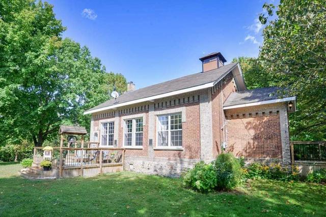 17 Richmond St E, House detached with 3 bedrooms, 1 bathrooms and 2 parking in Kawartha Lakes ON | Card Image