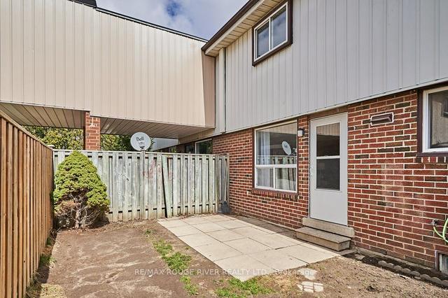 132 - 120 Nonquon Rd, Townhouse with 3 bedrooms, 1 bathrooms and 1 parking in Oshawa ON | Image 9
