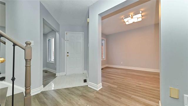 34 Woodside Crt, House detached with 3 bedrooms, 4 bathrooms and 3 parking in Brampton ON | Image 8