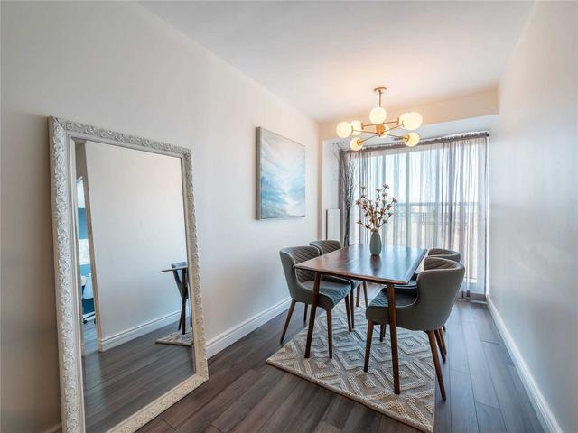 519 - 18 Concorde Pl, Condo with 2 bedrooms, 2 bathrooms and 1 parking in Toronto ON | Image 6