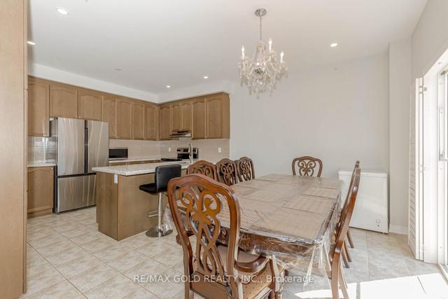 40 Stephanie Ave, House detached with 4 bedrooms, 5 bathrooms and 6 parking in Brampton ON | Image 2