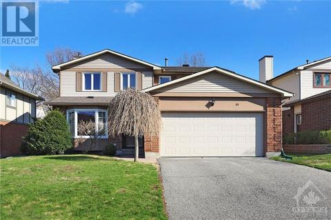 80 Hawk Crescent, House detached with 5 bedrooms, 3 bathrooms and 4 parking in Ottawa ON | Card Image