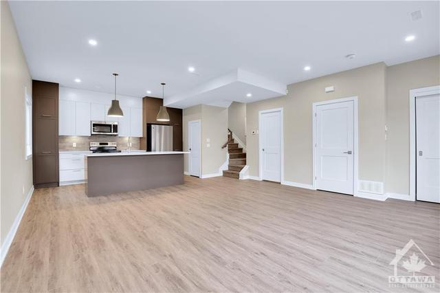 320 Mona Avenue, Home with 3 bedrooms, 3 bathrooms and null parking in Ottawa ON | Image 5