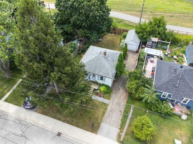 596 Clark Ave, House detached with 2 bedrooms, 1 bathrooms and 3 parking in Burlington ON | Image 23