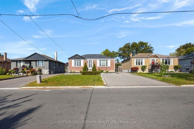 246 Epsom Downs Dr, House detached with 2 bedrooms, 3 bathrooms and 7 parking in Toronto ON | Image 32