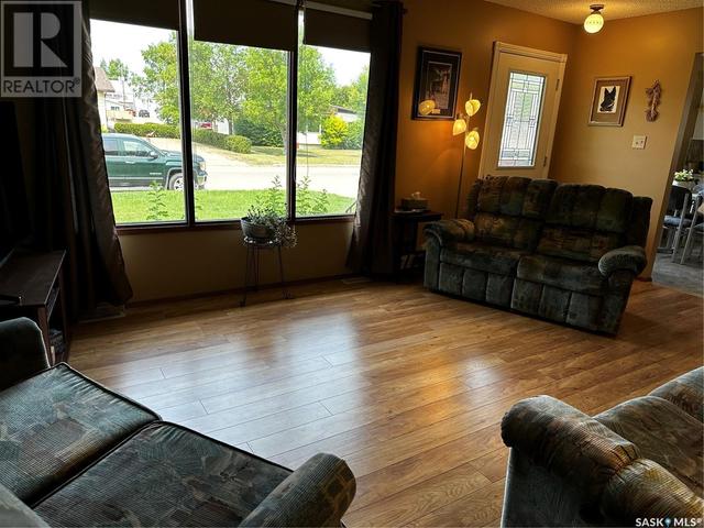 106 2nd Avenue E, House detached with 4 bedrooms, 2 bathrooms and null parking in Lampman SK | Image 9