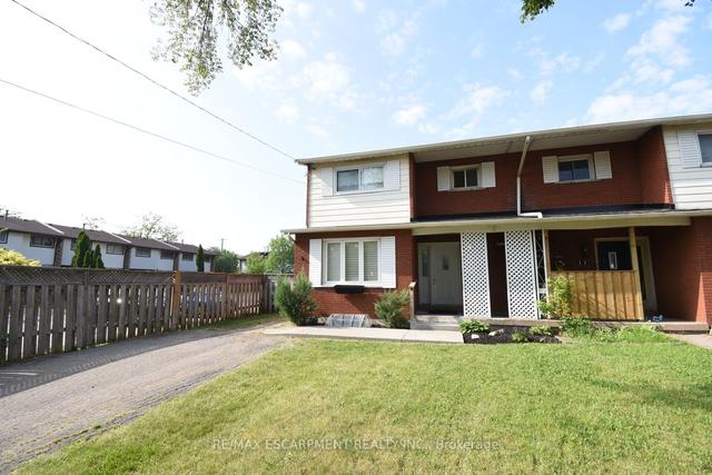 9 Dianne Crt, House semidetached with 3 bedrooms, 2 bathrooms and 2 parking in Hamilton ON | Image 23