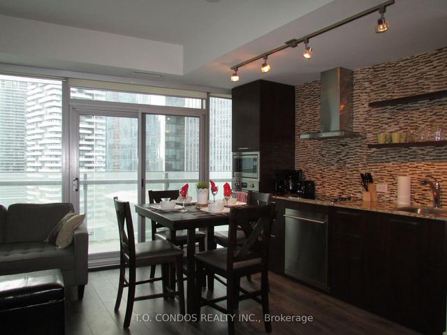 1901 - 12 York St, Condo with 1 bedrooms, 1 bathrooms and 0 parking in Toronto ON | Image 2
