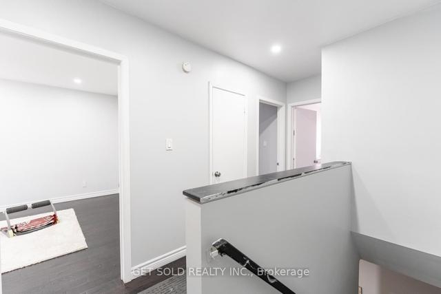 886 - 34 Tandridge Cres, Townhouse with 3 bedrooms, 2 bathrooms and 2 parking in Toronto ON | Image 6