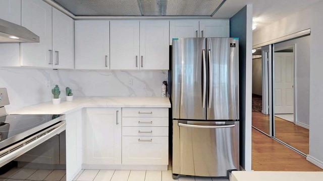 sph111 - 28 Hollywood Ave, Condo with 2 bedrooms, 2 bathrooms and 1 parking in Toronto ON | Image 3