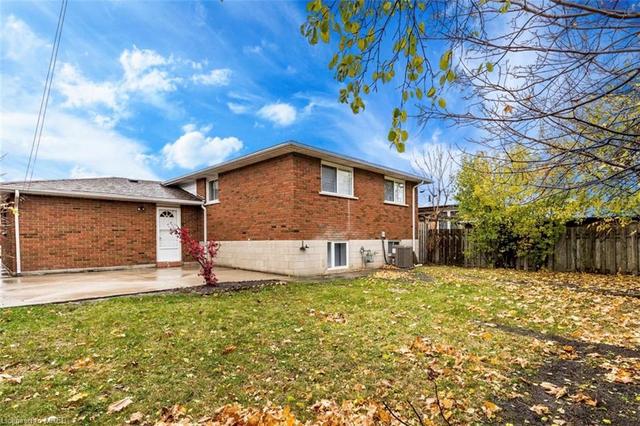 32 Seaton Place Drive N, House detached with 5 bedrooms, 2 bathrooms and 7 parking in Hamilton ON | Image 22