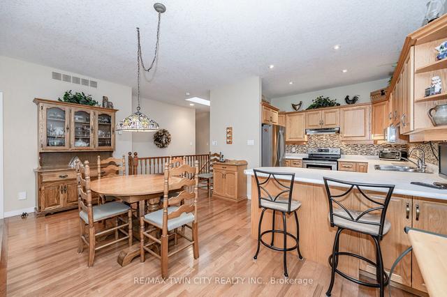 2 - 460 Waterloo St, Townhouse with 3 bedrooms, 3 bathrooms and 2 parking in Wilmot ON | Image 3