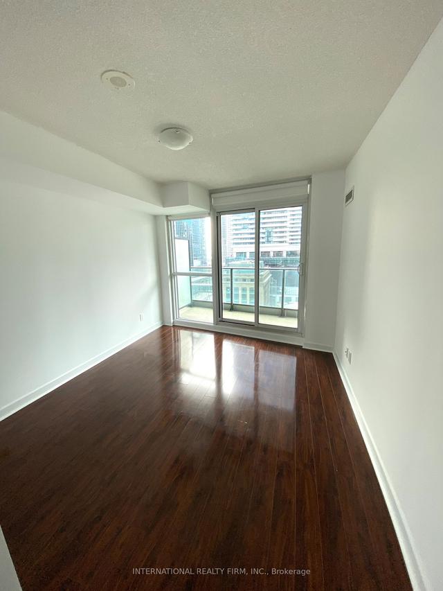 1103 - 33 Bay St, Condo with 2 bedrooms, 2 bathrooms and 1 parking in Toronto ON | Image 3