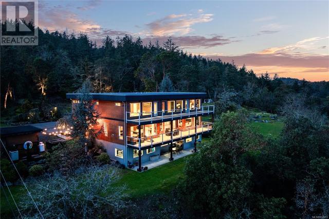 4810 Prospect Lake Rd, House detached with 8 bedrooms, 7 bathrooms and 10 parking in Saanich BC | Image 4